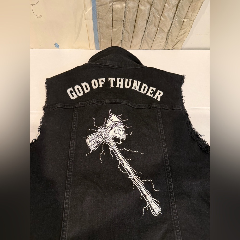 Her Universe Black Marvel Avengers Denim Vest - Picture 6 of 6